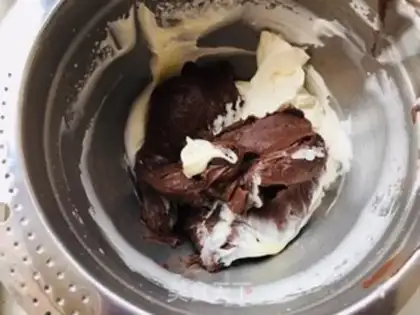 Make Chocolate Cardinal pie step 14