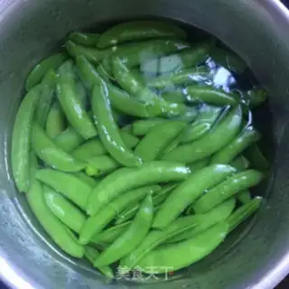Make Sweets with oil step 2