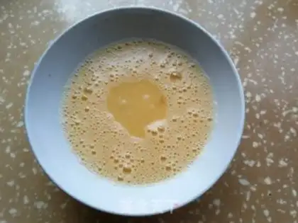 Make Garlic carrot fried eggs step 1