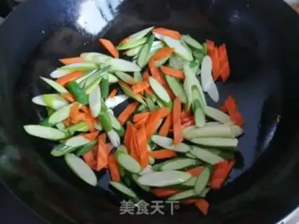 Make Garlic carrot fried eggs step 4