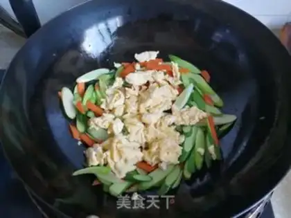 Make Garlic carrot fried eggs step 5