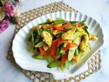 Make Garlic carrot fried eggs step 6