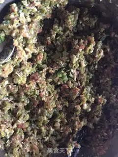 Make Four seasons of bean pork dumplings step 3