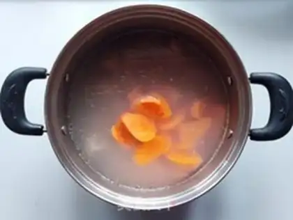 Make Seafood mushroom carrot soup step 4