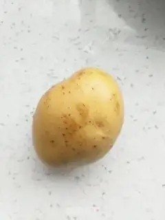 Make Spamed potatoes and fried eggs step 1