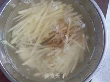 Make Spamed potatoes and fried eggs step 3