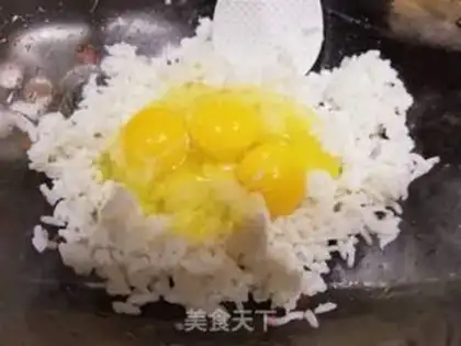 Make Carrot egg rice cake step 1