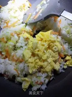 Make Garlic omelet rice step 22