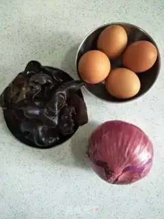 Make Onion-mixed eggs step 0