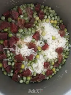 Make Sausage sauce and pea egg fried rice step 0