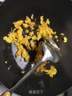 Make Sausage sauce and pea egg fried rice step 2