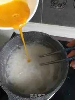 Make All-powerful egg and egg congee step 4