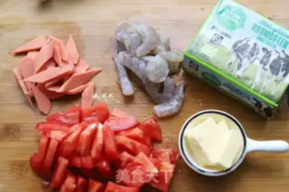 Make Tomato shrimp pasta step 1