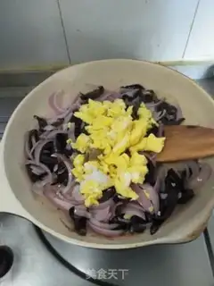 Make Onion-mixed eggs step 9