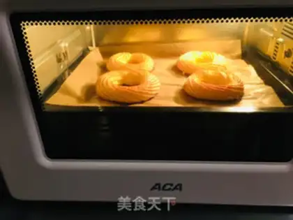 Make A tea truck wheel puff step 3