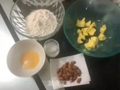 Make Animals holding almond cookies step 0