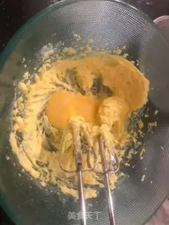 Make Animals holding almond cookies step 2