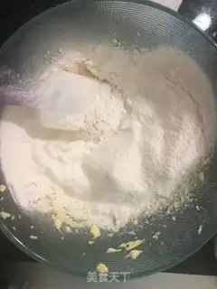 Make Animals holding almond cookies step 3