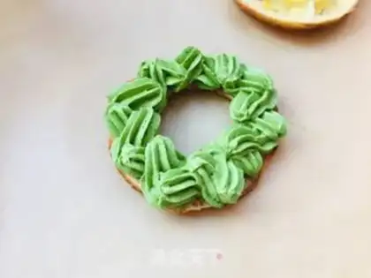 Make A tea truck wheel puff step 9