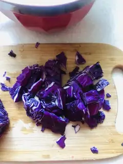 Make Eggs holding shrimp and blue dumplings step 4