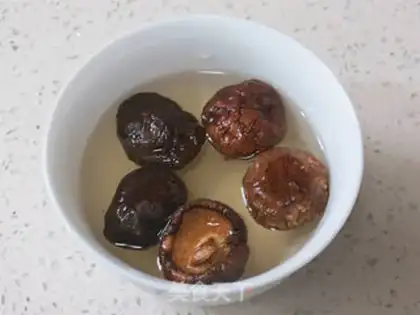 Make quinoa mushroom pepperoni step 1