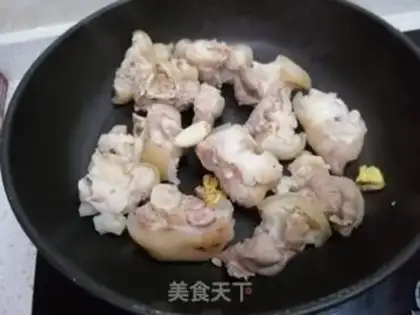 Make Nanjian peanut pig hoof step 1