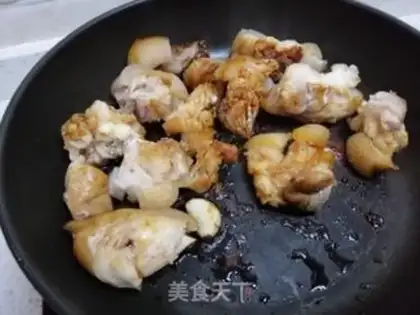 Make Nanjian peanut pig hoof step 2