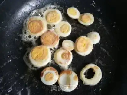 Make Frozen pepper fried eggs step 4