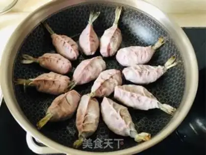 Make Eggs holding shrimp and blue dumplings step 20