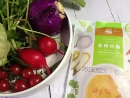 Make Chicken oil salad step 0