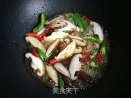 Make Frozen pepper fried eggs step 8