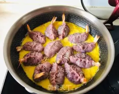 Make Eggs holding shrimp and blue dumplings step 23
