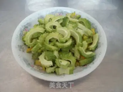 Make Scrambled eggs step 1