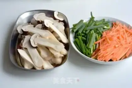 Make Puffed meat noodles step 1