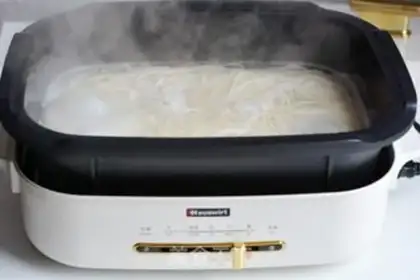 Make Puffed meat noodles step 3