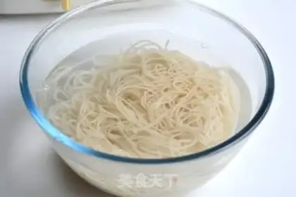 Make Puffed meat noodles step 4