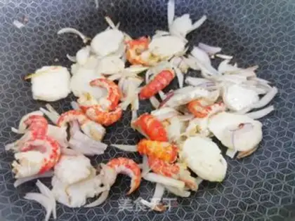 Make Tomato lobster pasta step 6