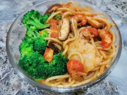 Make Tomato lobster pasta step 9