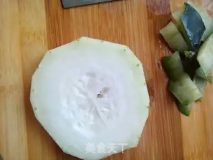 Make Poonmelon seaweed soup step 1