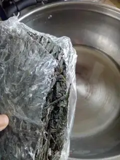 Make Poonmelon seaweed soup step 3