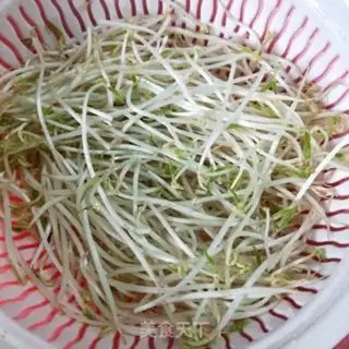 Make The bean sprouts step 0