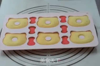 Make KITTY CAKE DONUTS step 8