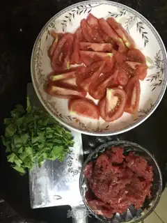 Make Tomato beef soup step 1