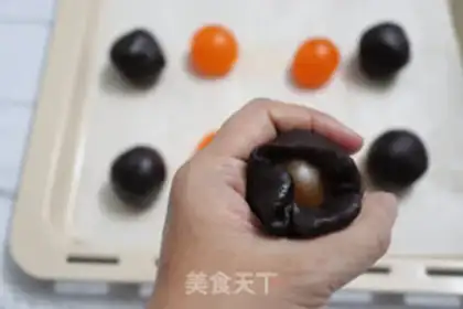 Make Crab moon cakes step 8