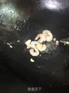 Make Egg shrimp fried rice step 2