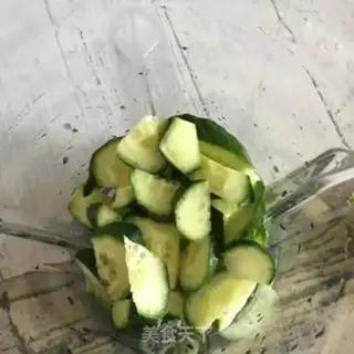 Make Lemon honey cucumber juice step 1