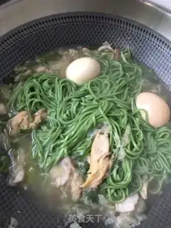 Make Eggs and abalone spinach noodles step 20