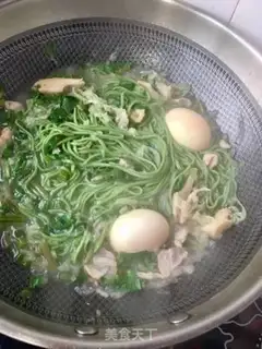 Make Eggs and abalone spinach noodles step 22