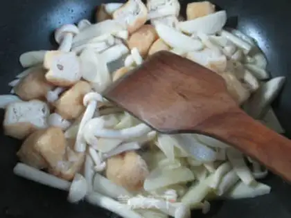 Make Seafood mushroom oil tofu white step 9