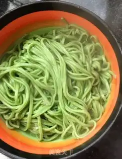 Make Eggs and abalone spinach noodles step 23